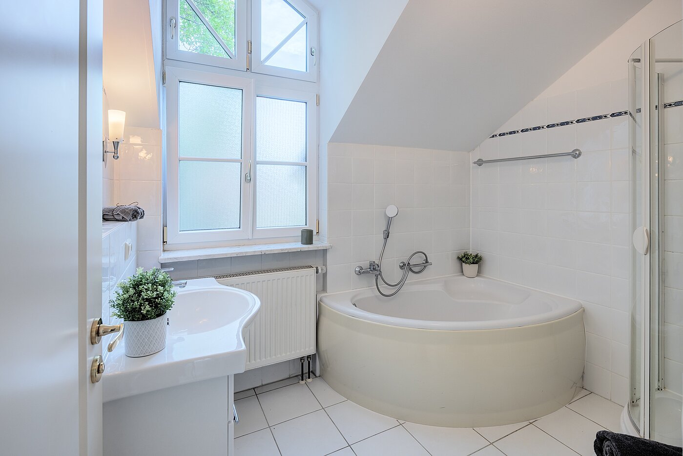 Doppelhaushälfte mit 5 Zimmern | München-Trudering | 70269 | Tageslichtbad