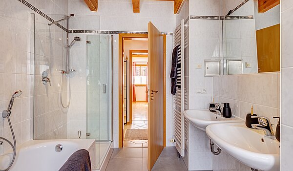 Maisonettewohnung mit 3.5 Zimmern | München-Trudering | 703911 | ...mit Wanne und Dusche