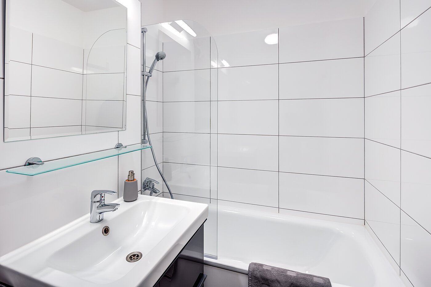 Etagenwohnung mit 1 Zimmer | München-Ludwigsvorstadt | 70176 | ...mit Badewanne...
