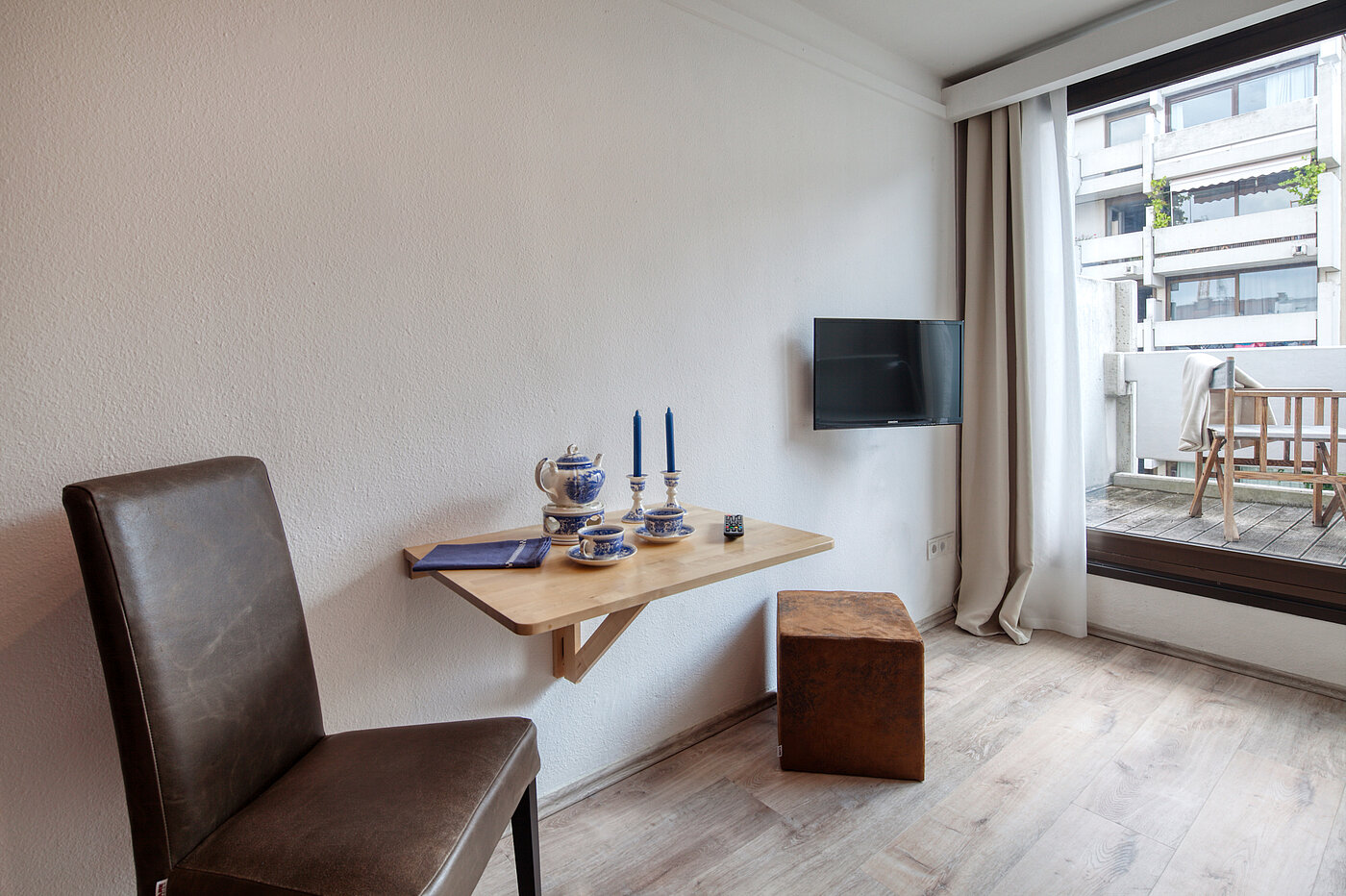 Apartment mit 1 Zimmer | München-Maxvorstadt | 70448 | Kleiner Tisch