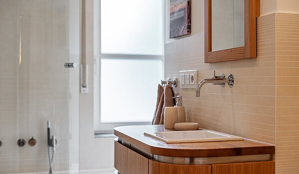 Etagenwohnung mit 3 Zimmern | München-Harlaching | 2108ML3 | ...Badewanne und Fenster