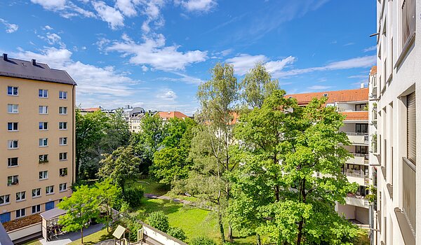 Etagenwohnung mit 3 Zimmern | 70046 | ...und begrünten Innenhof