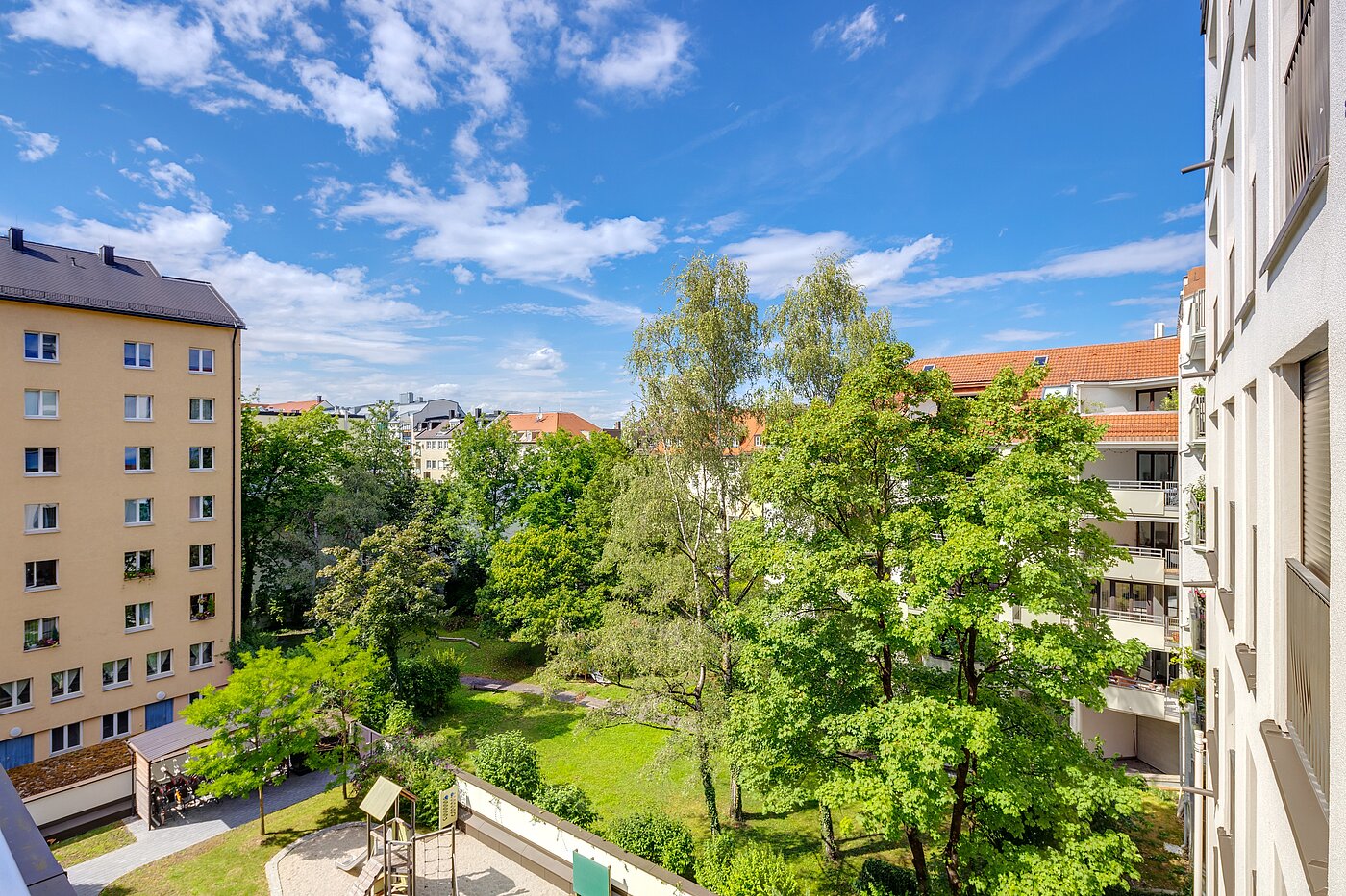 Etagenwohnung mit 3 Zimmern | 70046 | ...und begrünten Innenhof
