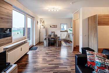 Karlsfeld: Möbliertes 1-Zimmer Apartment mit großem Balkon und Blick ins Grüne - bald frei