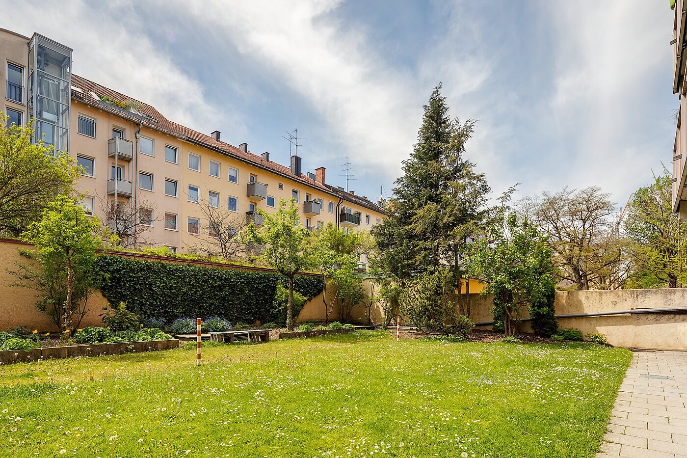 Etagenwohnung mit 2 Zimmern | München-Maxvorstadt | 2105ML3 | Blühender Innenhof