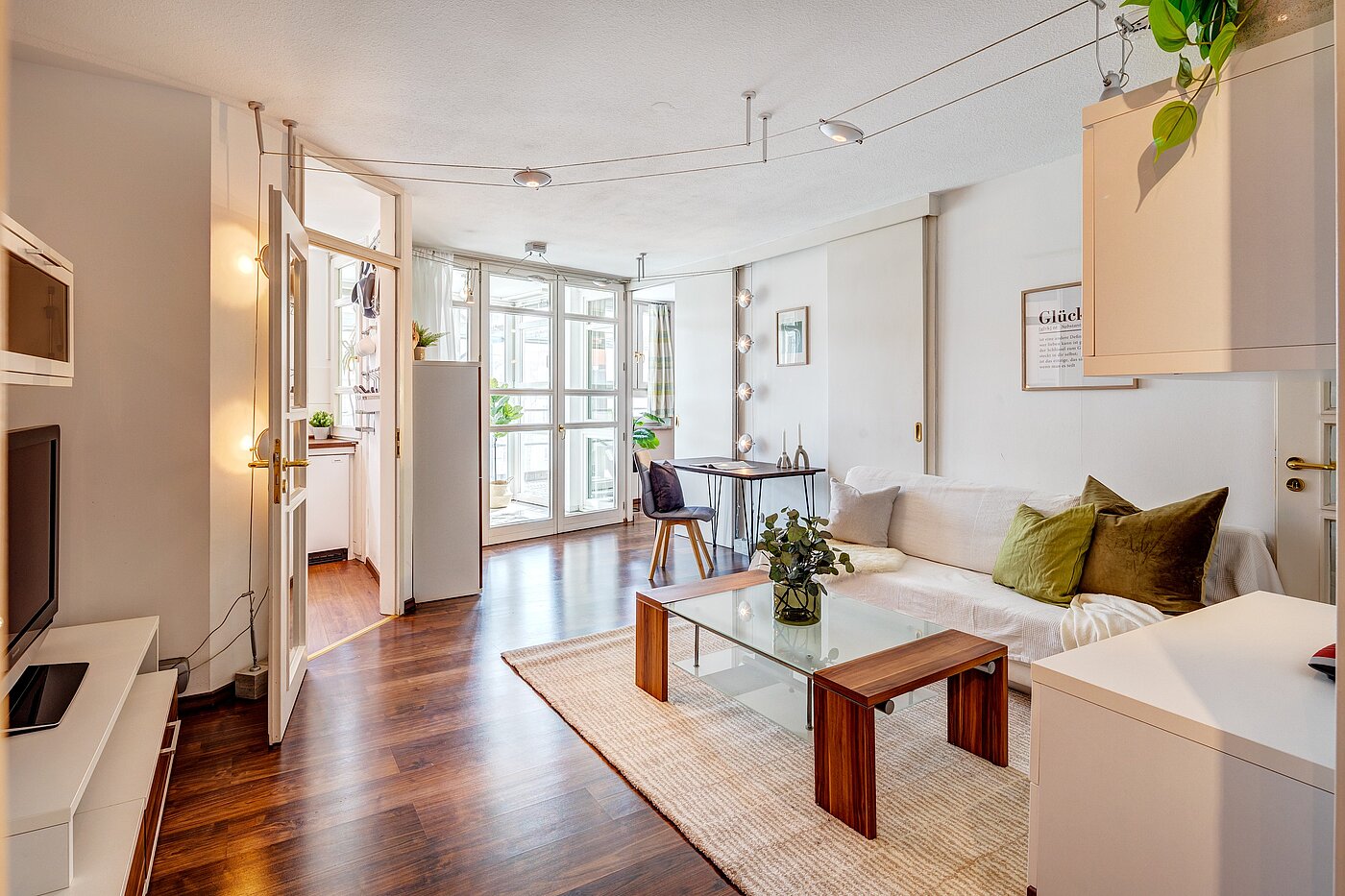 Etagenwohnung mit 2 Zimmern | München-Schwabing | 2205ML71 | Gemütliches, helles Wohnzimmer