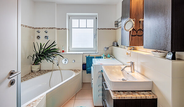 Etagenwohnung mit 3.5 Zimmern | Bad Aibling | 70442 | Badezimmer...