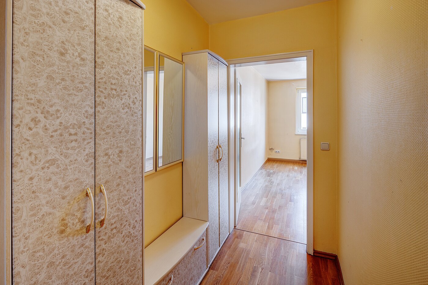 Etagenwohnung mit 2 Zimmern | 70075 | Stellfläche