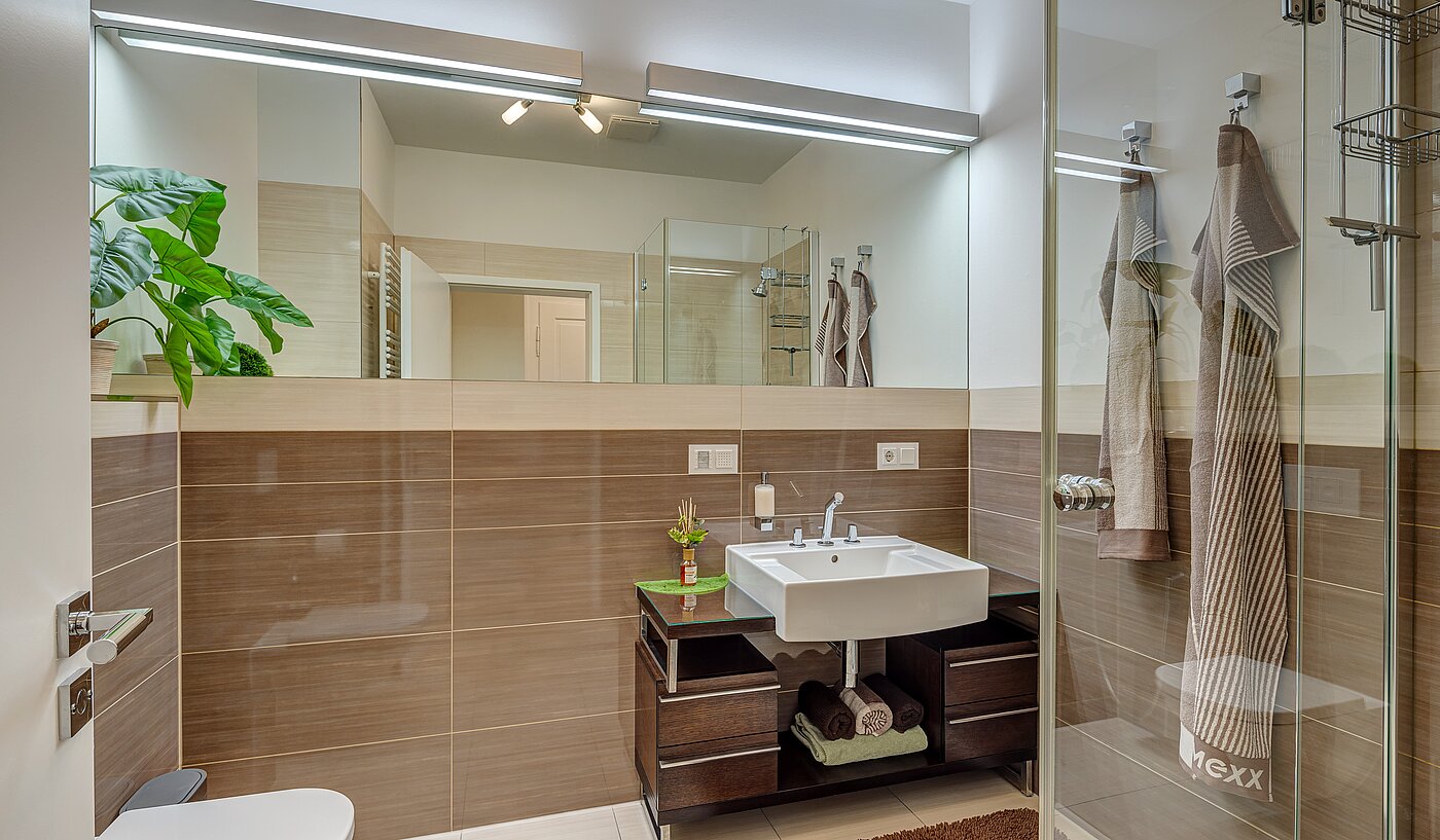 Etagenwohnung mit 1 Zimmer | München-Neuhausen | 70235 | Bad mit Dusche...