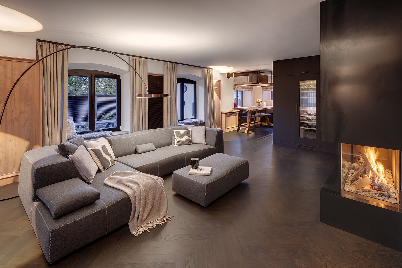 Besondere Immobilie mit 15 Zimmern | Bad Wiessee | 701591 | Chalet I Wohnzimmer mit Kamin