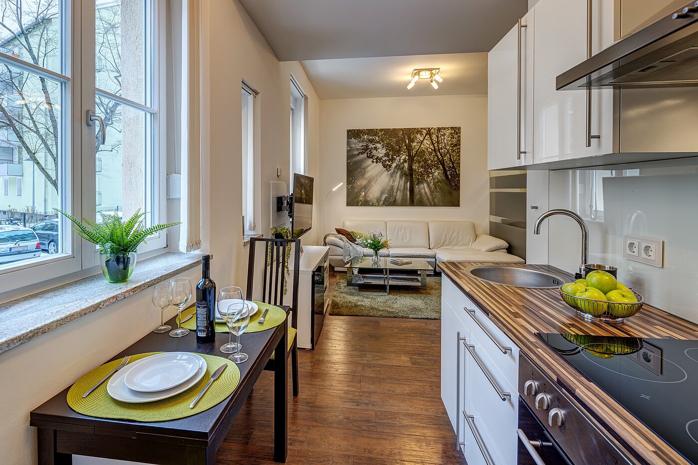 Etagenwohnung mit 1 Zimmer | München-Neuhausen | 70235 | ...zum Wohnzimmer offen...