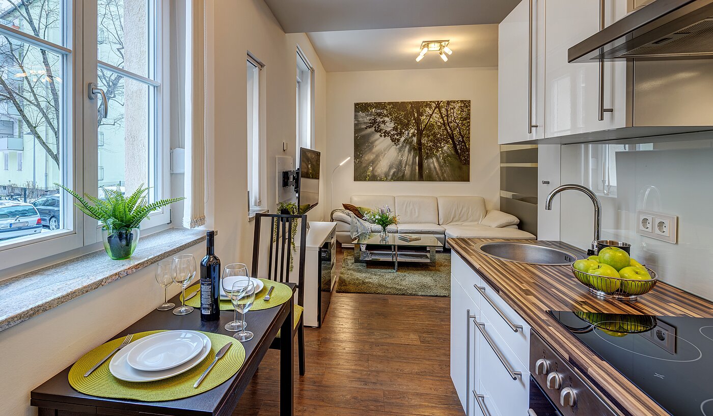 Etagenwohnung mit 1 Zimmer | München-Neuhausen | 70235 | ...zum Wohnzimmer offen...