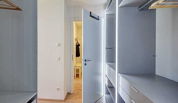 Etagenwohnung mit 3 Zimmern | 70483 | ...Ankleide-/Schrankbereich