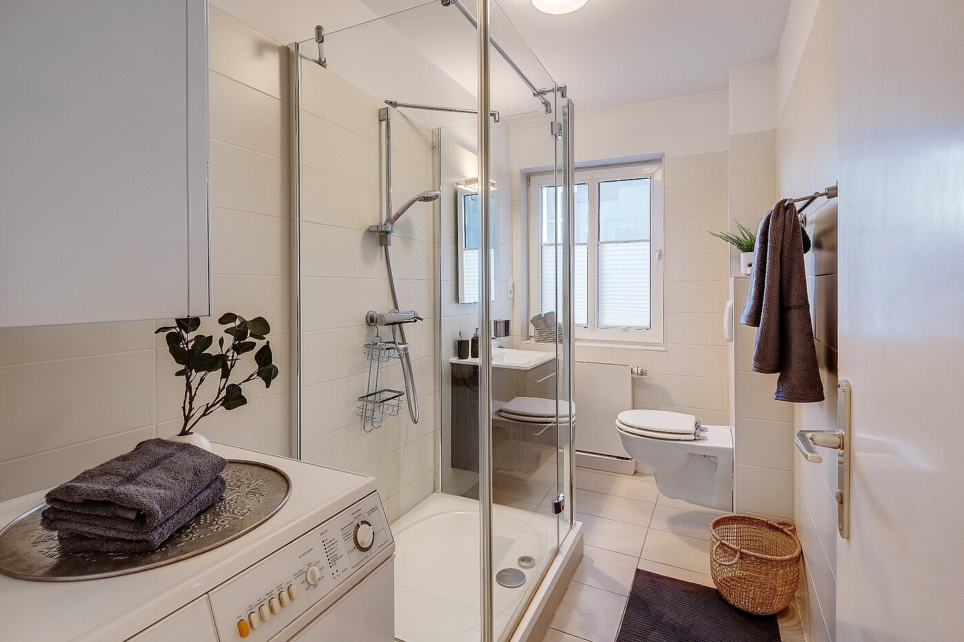 Etagenwohnung mit 1.5 Zimmern | München-Schwabing | 2011ML3 | Bad mit Dusche und WM