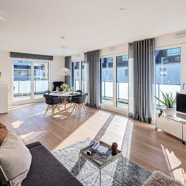 Bogenhausen: Stylisches Penthouse mit umlaufender Terrasse