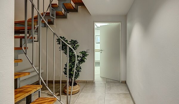 Etagenwohnung mit 4 Zimmern | Ismaning | 700081 | Flur im Untergeschoss