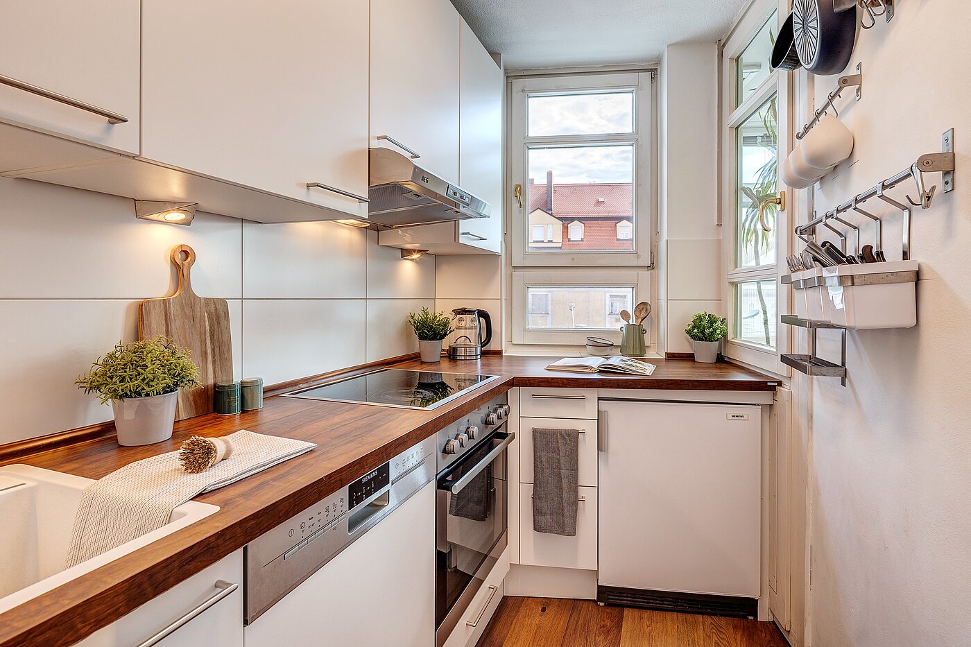 Etagenwohnung mit 2 Zimmern | München-Schwabing | 2205ML71 | Die Küche bietet viel Stauraum...