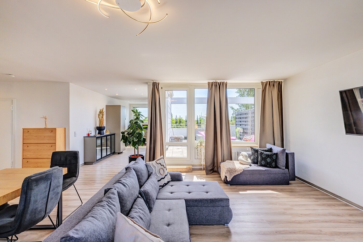 Terrassenwohnung mit 3.5 Zimmern | München-Berg am Laim | 123456 | Wohnzimmer