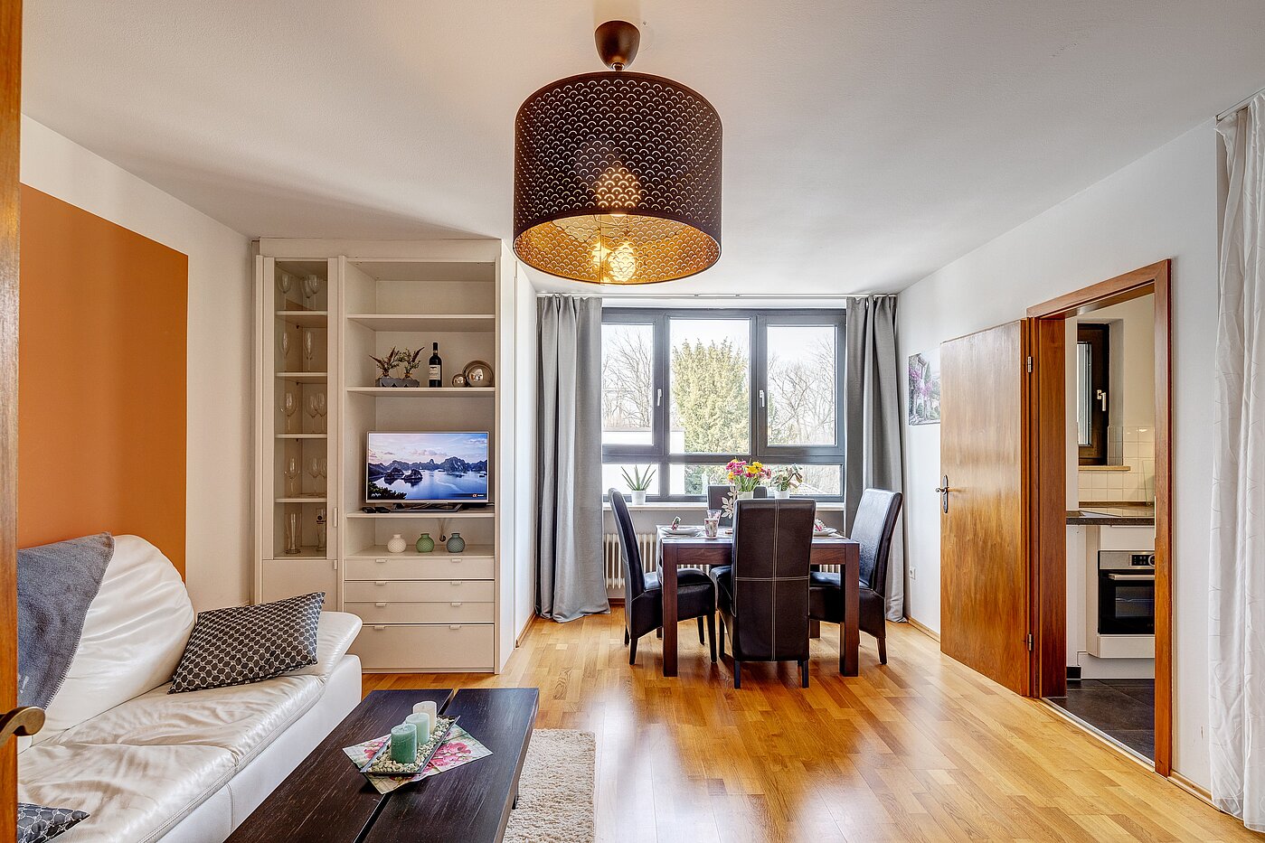 Etagenwohnung mit 1 Zimmer | München-Bogenhausen | 70070 | Schlafen, Essen, Wohnen