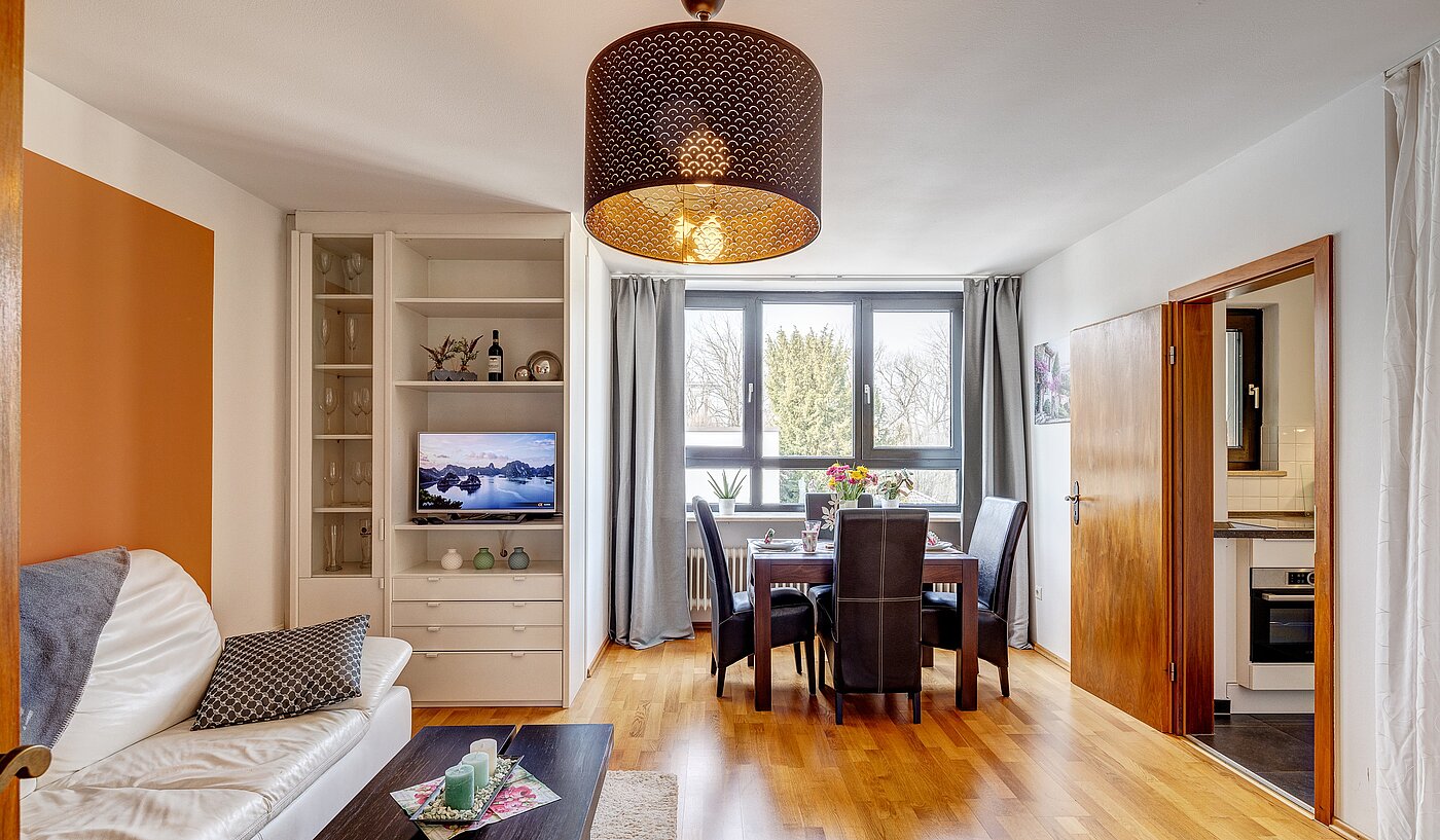 Etagenwohnung mit 1 Zimmer | München-Bogenhausen | 70070 | Schlafen, Essen, Wohnen