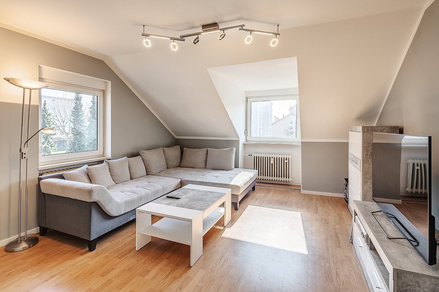 Etagenwohnung mit 3 Zimmern | Karlsfeld | 2004ML5 | Helles Wohnzimmer...