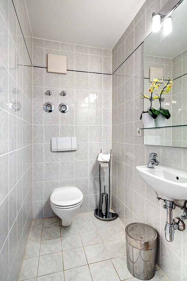 Etagenwohnung mit 2 Zimmern | München-Schwabing | 70102 | Separates WC...