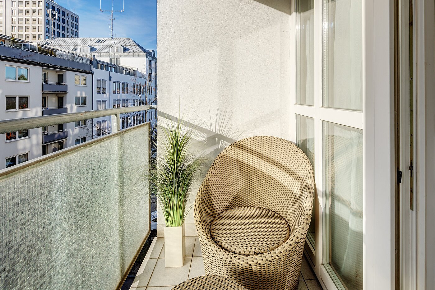 Etagenwohnung mit 2 Zimmern | München-Schwabing | 70102 | Sonniger Balkon...