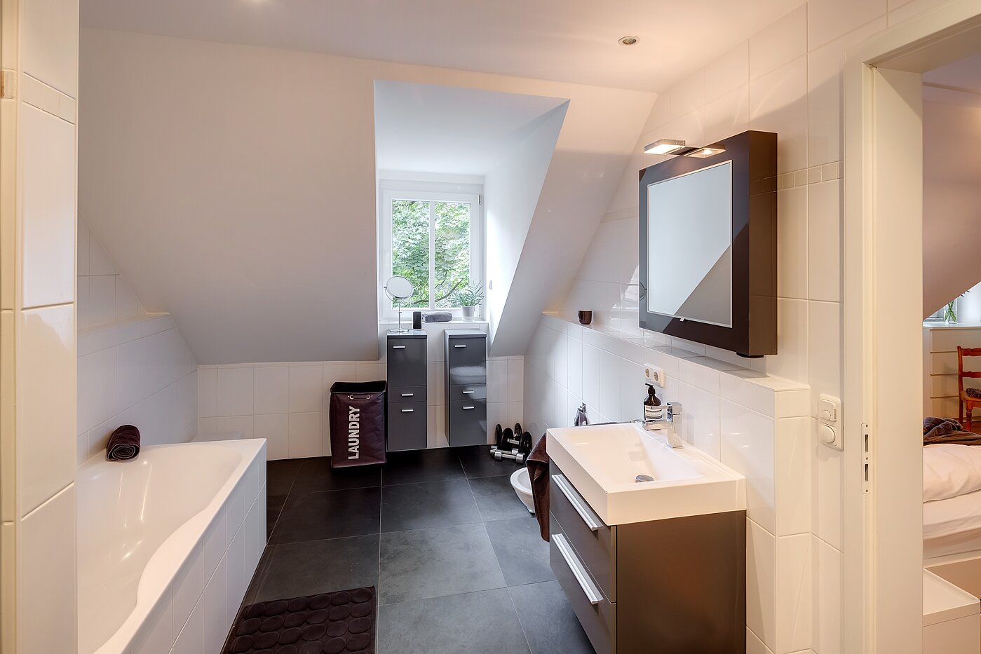 Maisonettewohnung mit 2.5 Zimmern | München-Solln | 701961 | Tageslichtbad mit...