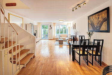 Waldperlach: Stilvolle Maisonette über drei Ebenen mit sonnigem Südwest-Garten- frei