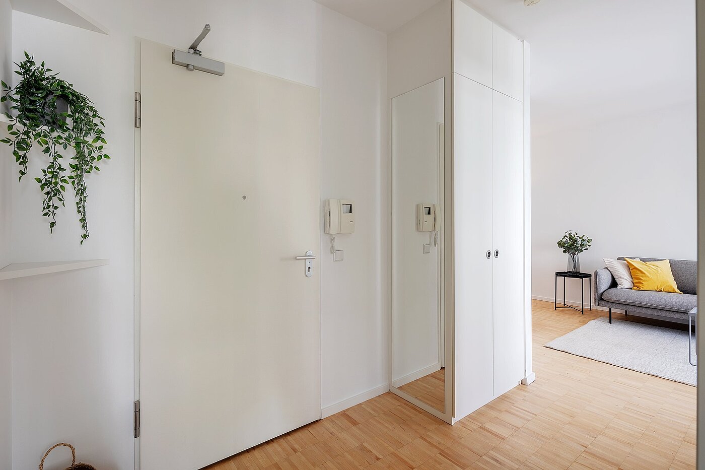Etagenwohnung mit 2 Zimmern | München-Thalkirchen | 2107ML2 | Flur mit Einbauschrank...