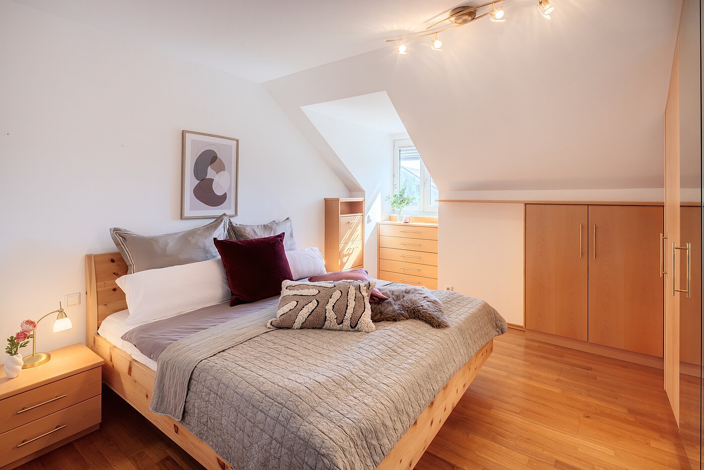 Dachgeschosswohnung mit 3 Zimmern | 70501 | Schlafzimmer mit...