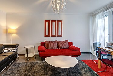 Milbertshofen: Möblierte 2-Zimmer Wohnung mit Balkon - frei