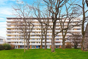 Schwabing: 3-Zimmer Wohnung mit Balkon - Blick auf den Wartburgplatz -