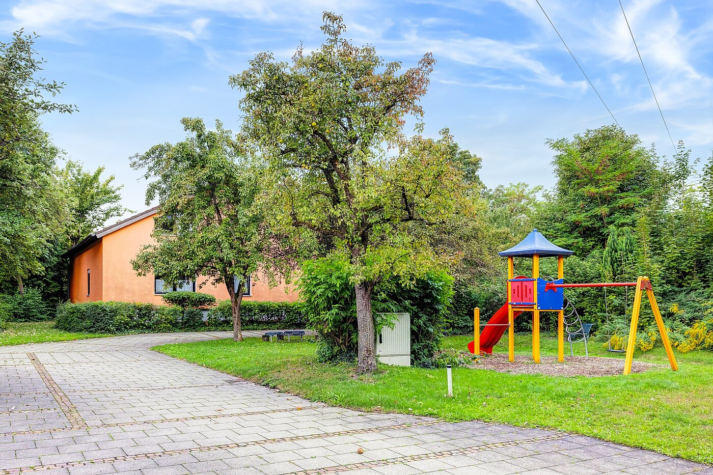 Dachgeschosswohnung mit 3 Zimmern | Karlsfeld | 70217 | ...Platz zum Spielen...