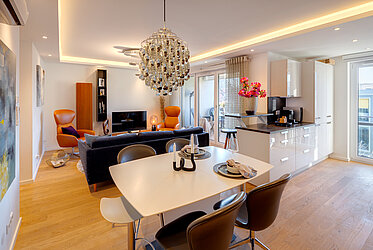 Bogenhausen: Hochwertige 4-Zimmer Wohnung mit Westbalkon - frei