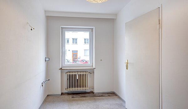 Erdgeschosswohnung mit 2.5 Zimmern | München-Schwabing | 70441 | Küche mit Fenster