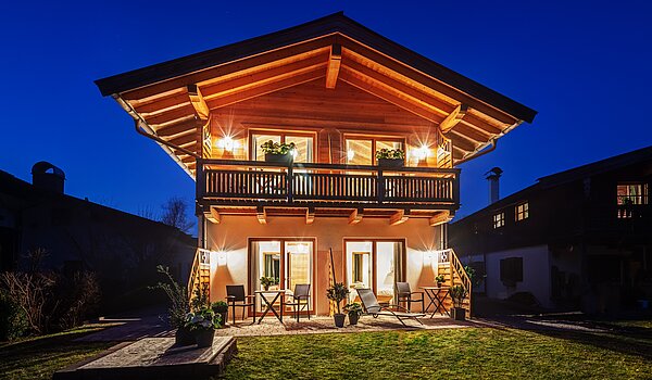 Etagenwohnung mit 6 Zimmern | 70095 | Das Landhaus am Abend