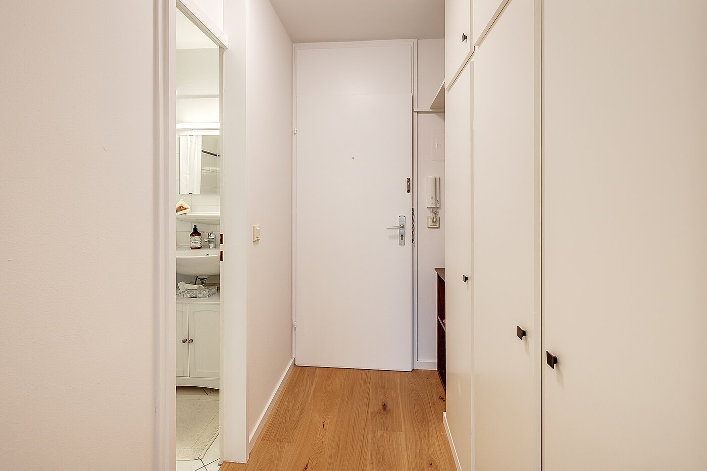 Etagenwohnung mit 1 Zimmer | München-Schwabing | 70475 | Flur...