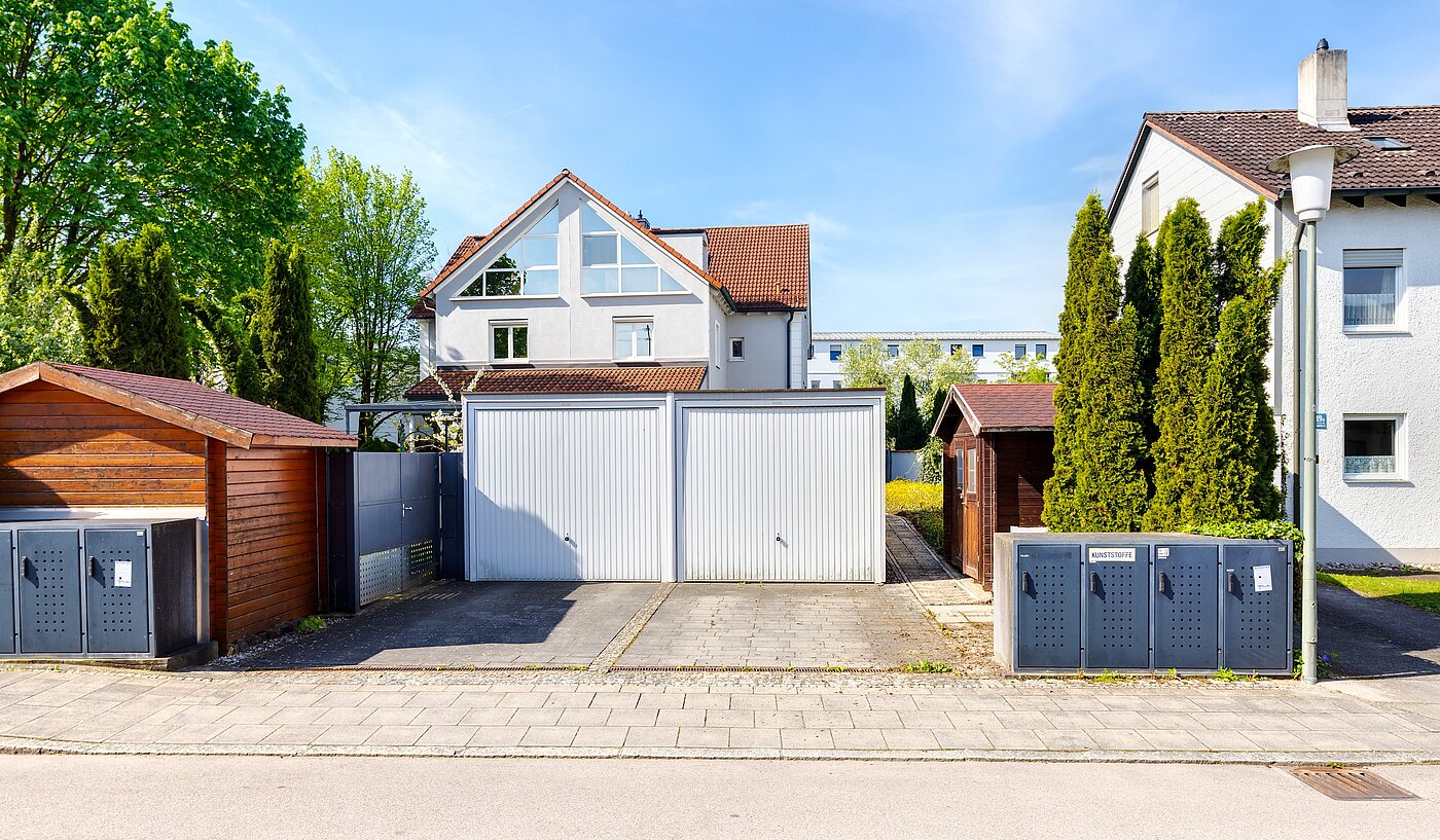 Doppelhaushälfte mit 6.5 Zimmern | Unterschleißheim | 70122 | Ansicht von der Straße