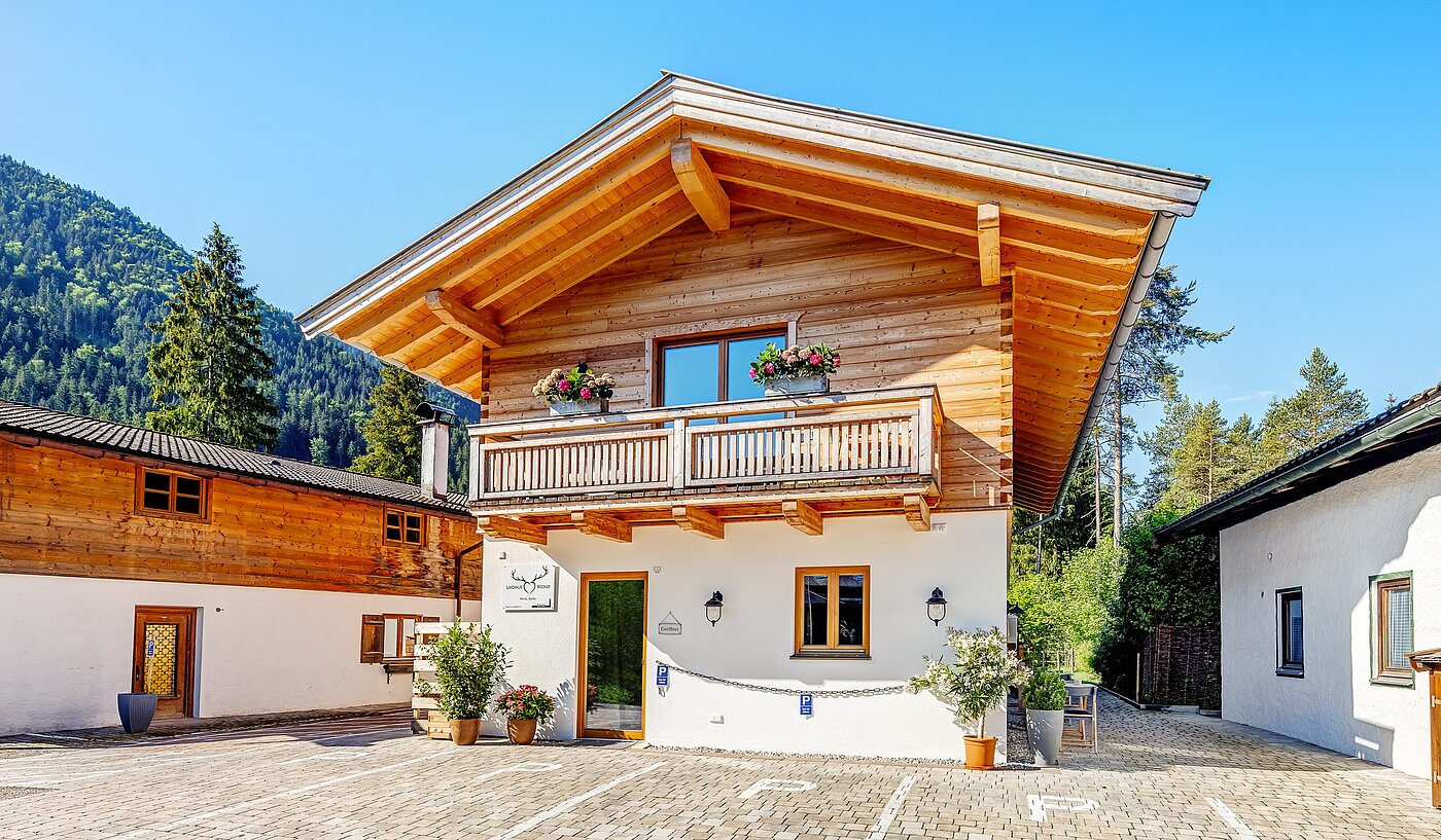 Etagenwohnung mit 6 Zimmern | 70095 | Hausansicht von Norden