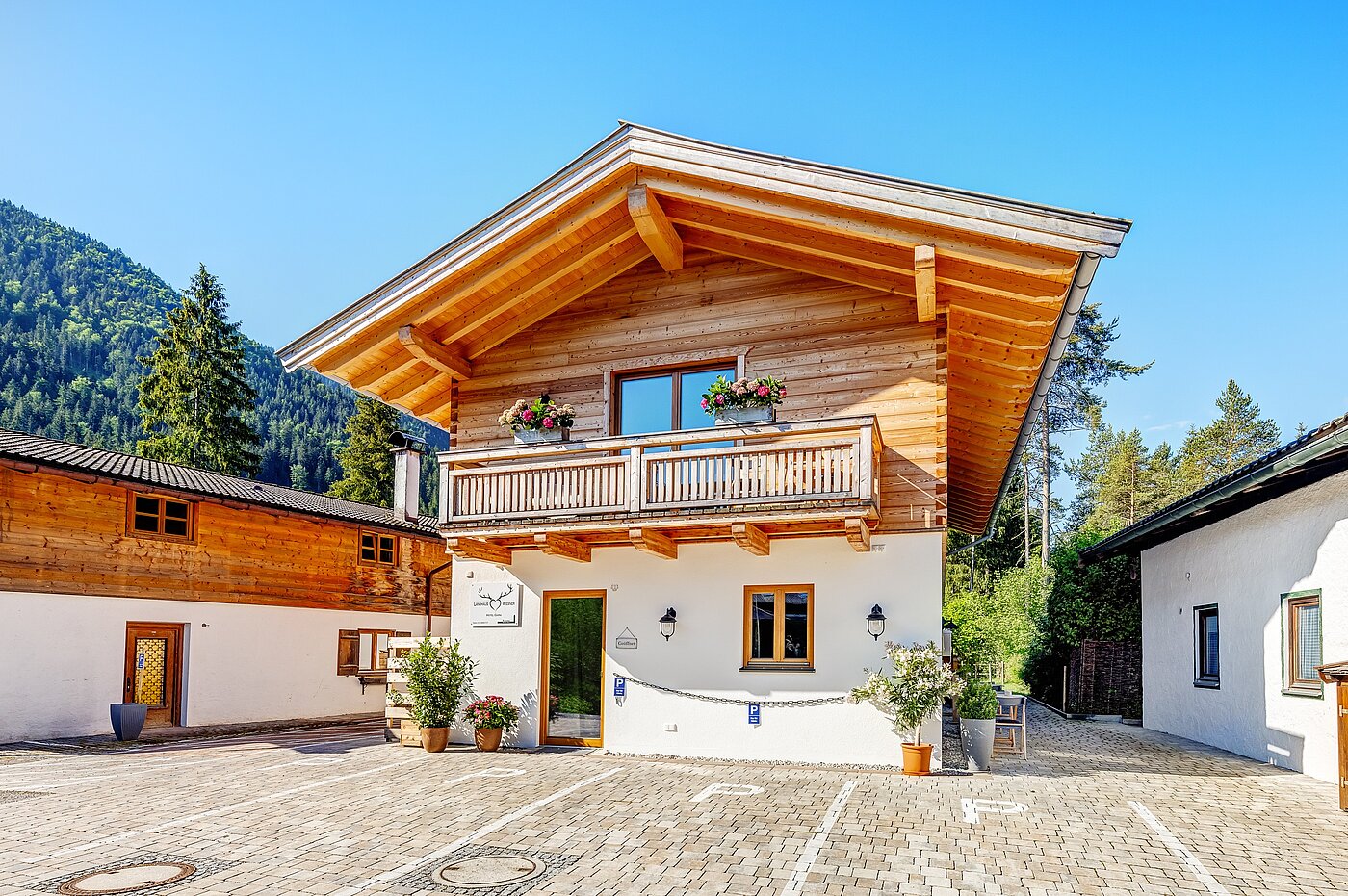 Etagenwohnung mit 6 Zimmern | 70095 | Hausansicht von Norden