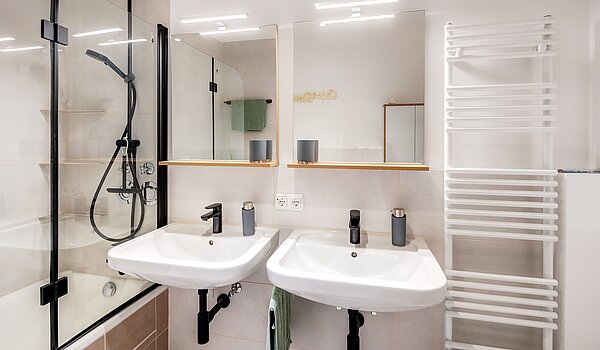 Etagenwohnung mit 3 Zimmern | Unterhaching | 70421 | Großes Badezimmer...