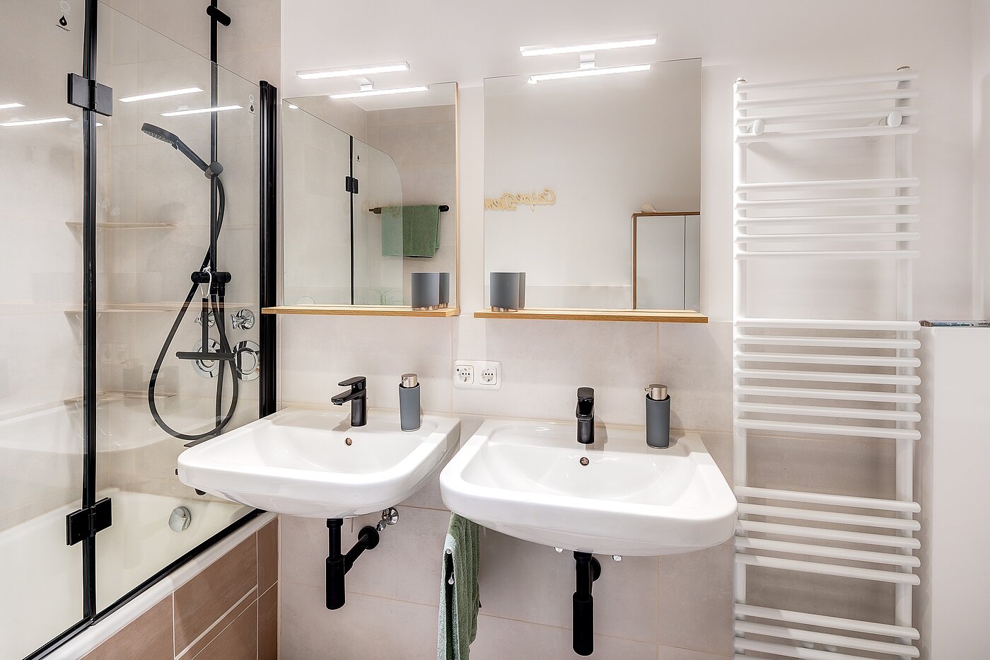 Etagenwohnung mit 3 Zimmern | Unterhaching | 70421 | Großes Badezimmer...