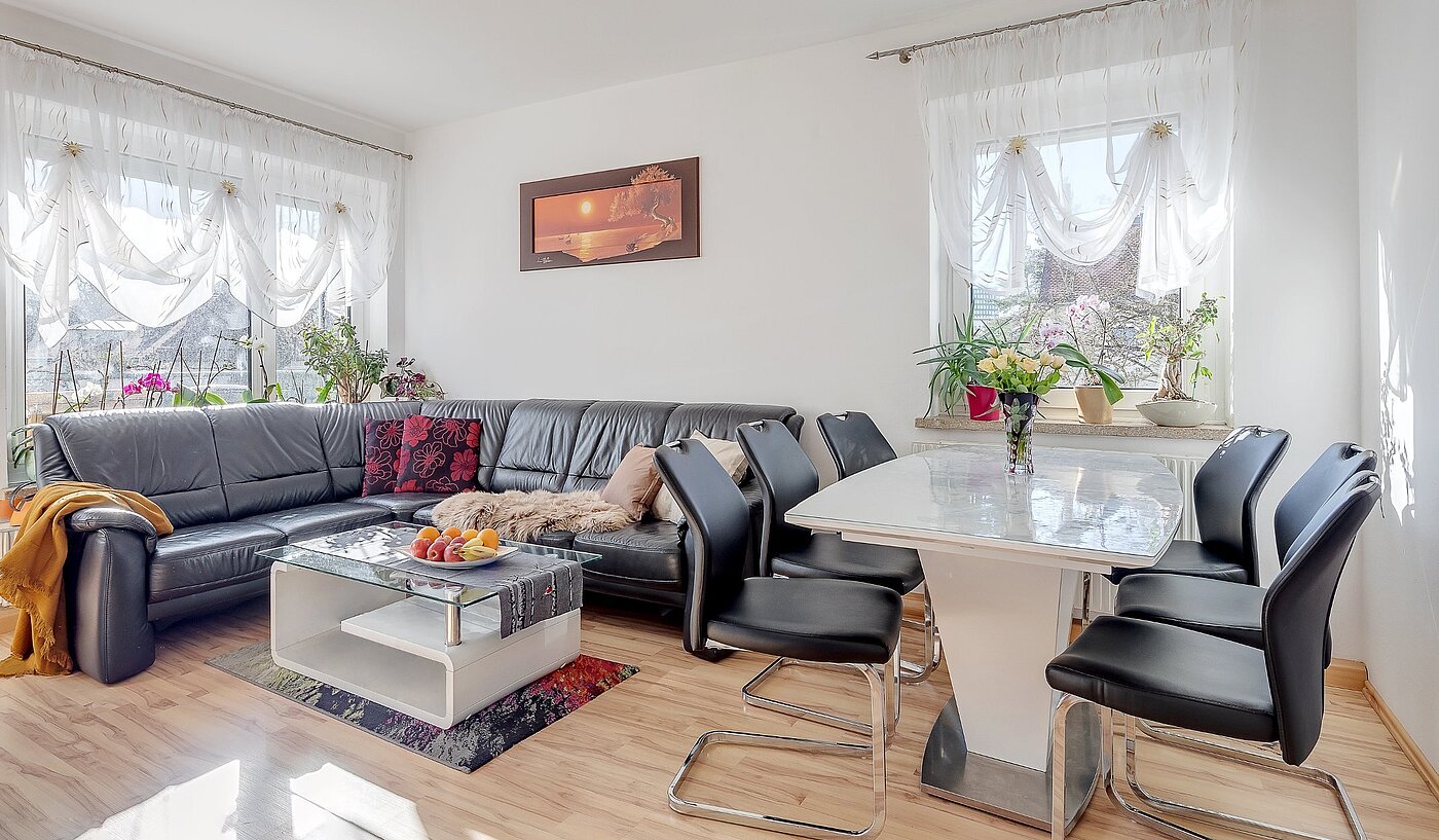 Etagenwohnung mit 4 Zimmern | München-Berg am Laim | 2002ML3 | Wohnzimmer mit Essplatz