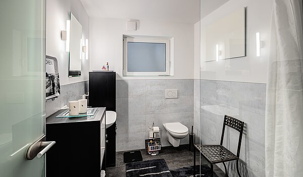 Einfamilienhaus mit 4 Zimmern | Neubiberg | 70429 | Badezimmer Souterrain