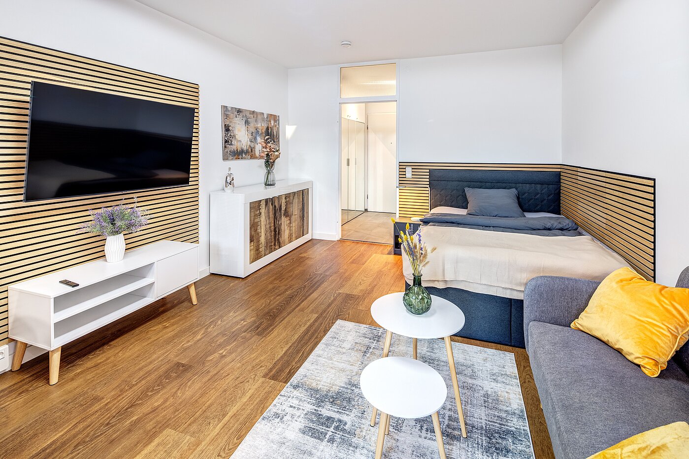 Apartment mit 1 Zimmer | München-Milbertshofen | 70183 | Mit Couch und Flatscreen