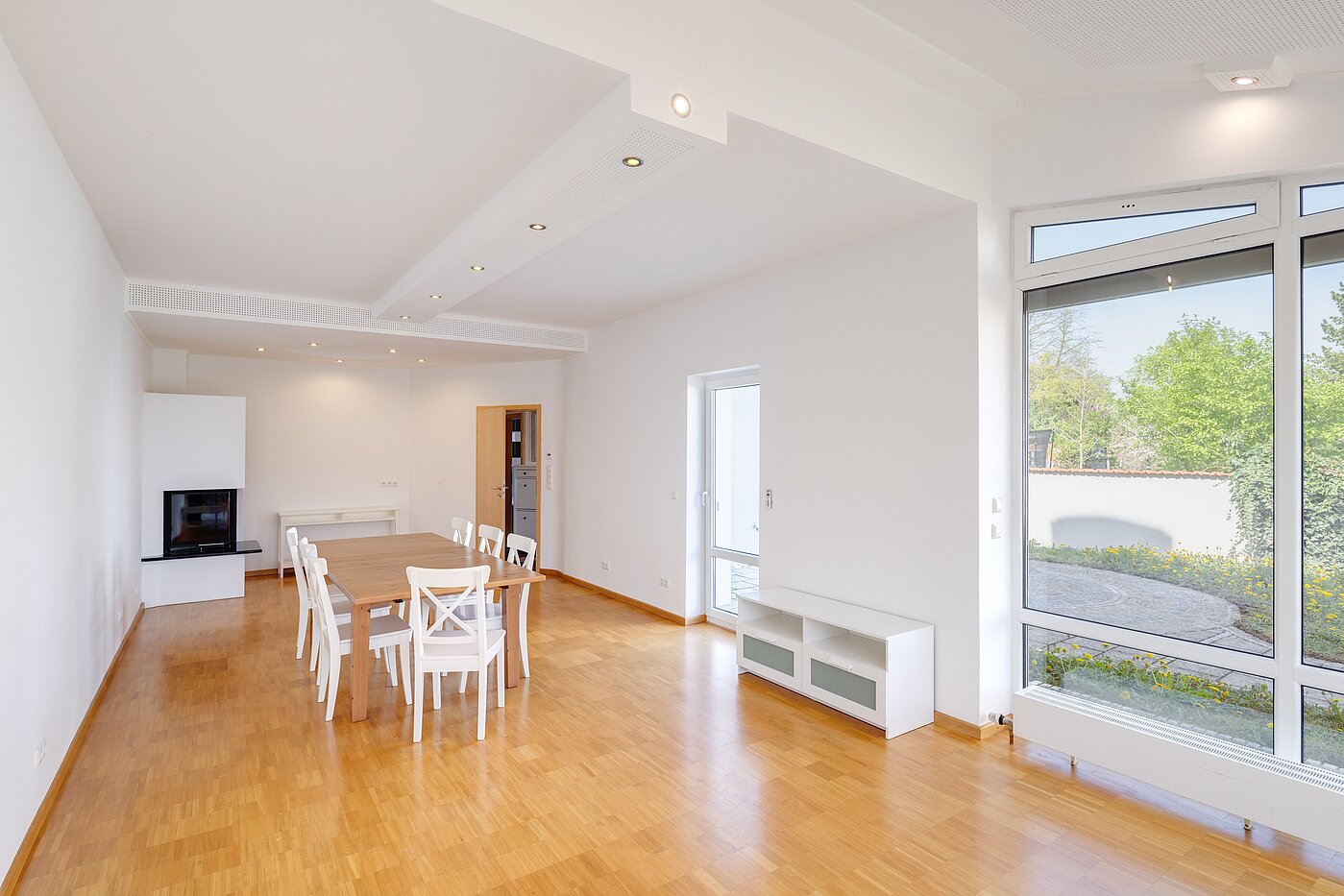 Doppelhaushälfte mit 6.5 Zimmern | Unterschleißheim | 70122 | ...mit Platz zum Essen...