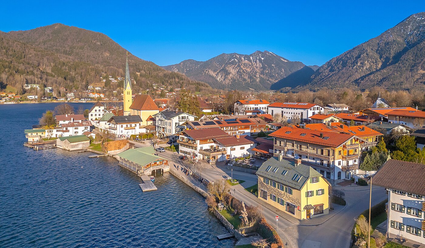 Mehrfamilienhaus mit 11 Zimmern | Rottach-Egern | 70215 | Luftaufnahme Richtung Seestraße