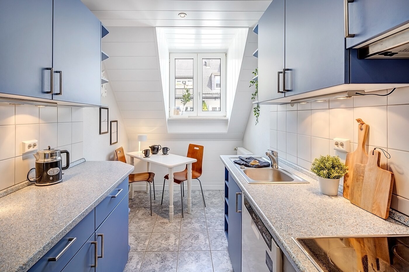 Etagenwohnung mit 1.5 Zimmern | München-Schwabing | 70014 | Helle Küche mit...