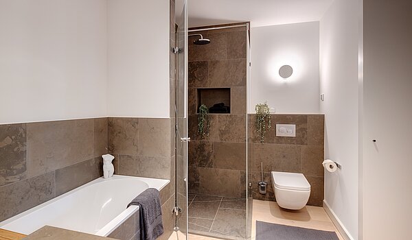 Etagenwohnung mit 3 Zimmern | 70046 | ...und En Suite Bad...